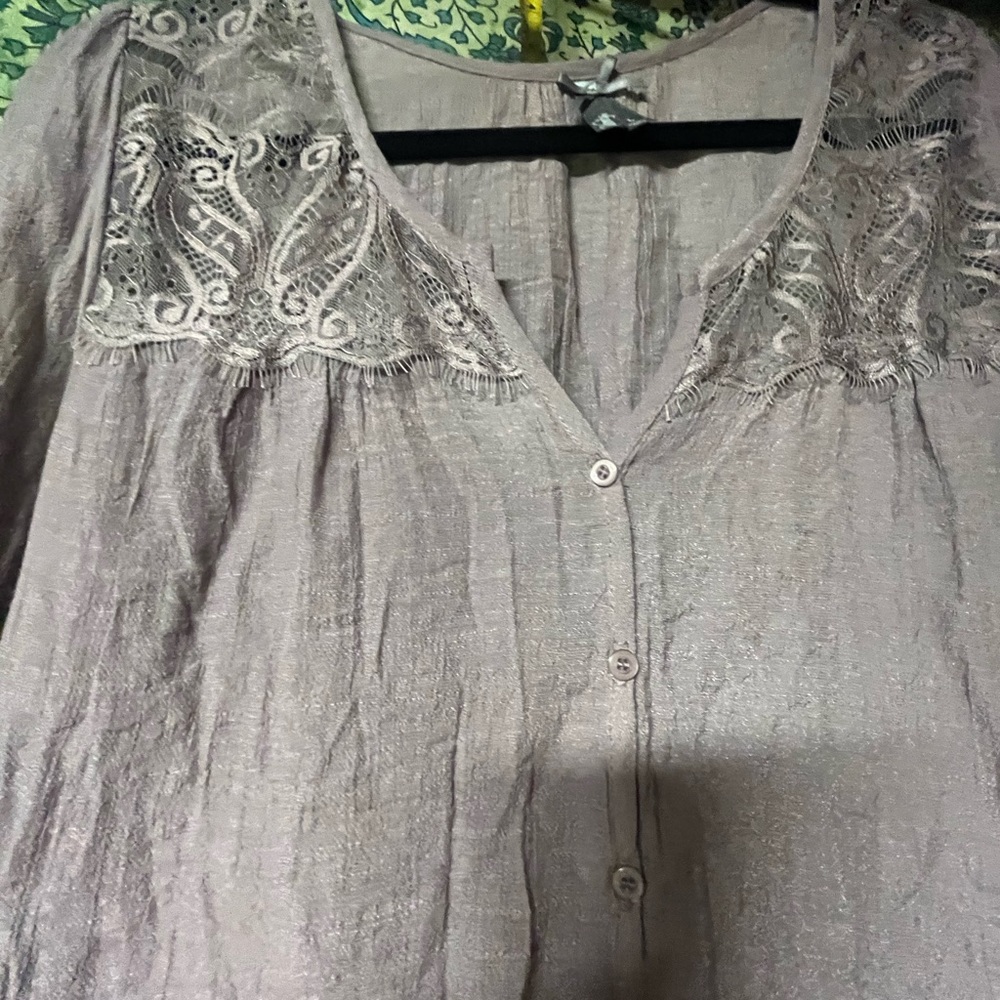 Beautiful Blouse - Picture 2 of 6